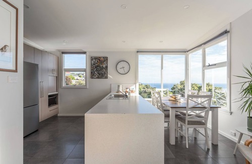 Montello Apartment | Cosy Unit With a Sea View