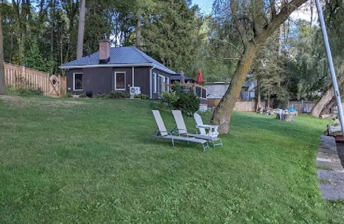 New Dundee Cottage | Cosy Updated Lakefront Cottage
