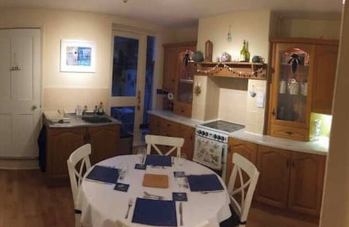 Netley House | Cosy Victorian artisan’s cottage, close to the town and harbour in Cowes