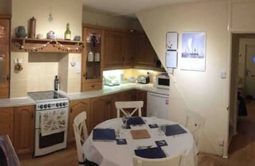 Netley House | Cosy Victorian artisan’s cottage, close to the town and harbour in Cowes