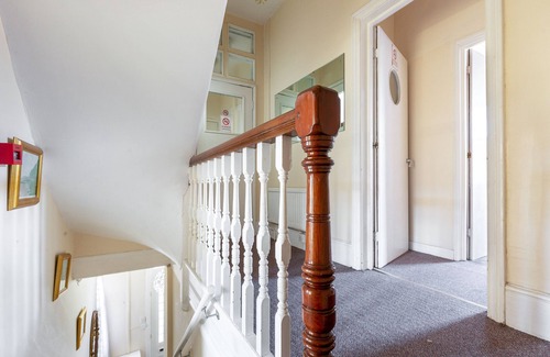 Fairfield House | Cosy Victorian Building, close to city centre and amazing public transport links
