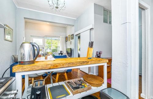 Rosebank Apartment | Cosy Victorian Style Full Apartment