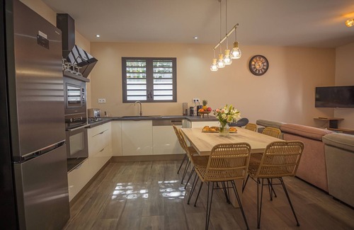 Plateau Goyave Villa | Cosy villa with heated pool