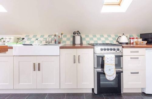 Giltbrook Apartment | Cosy Village Apartment in Nottingham with parking