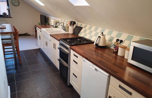 Giltbrook Apartment | Cosy Village Apartment in Nottingham with parking