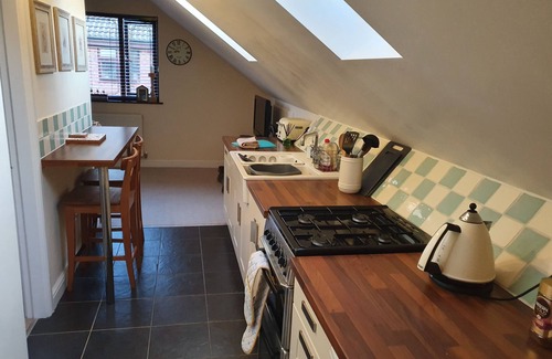 Giltbrook Apartment | Cosy Village Apartment in Nottingham with parking