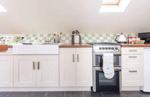 Giltbrook Apartment | Cosy Village Apartment in Nottingham with parking