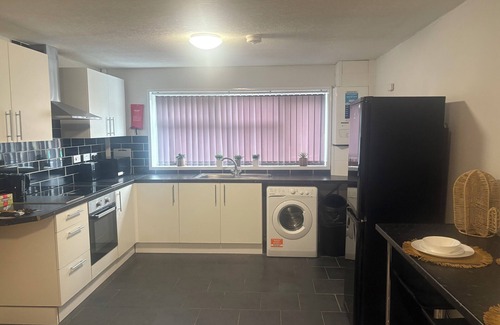 Warwick Apartment | Cosy Warwick Apartment, free parking and free wifi