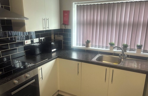 Warwick Apartment | Cosy Warwick Apartment, free parking and free wifi