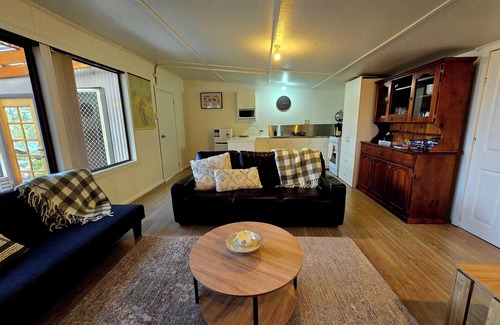 Doctors Point Cabin | Cosy water view cabin in amongst the pristene wilderness of Central Highlands
