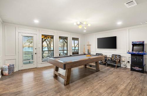 Rowlett House | Cosy Waterfront Home