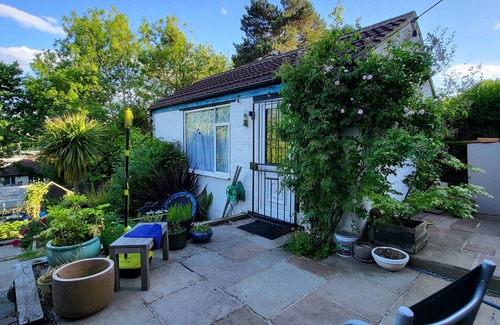 Roundhay Apartment | Cosy well equipped stand alone studio. Only 10 mins drive to the city centre