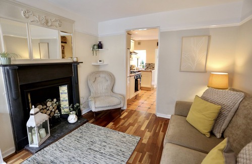 Crickhowell Cottage | Cosy Welsh Cottage - 1 min walk from town centre