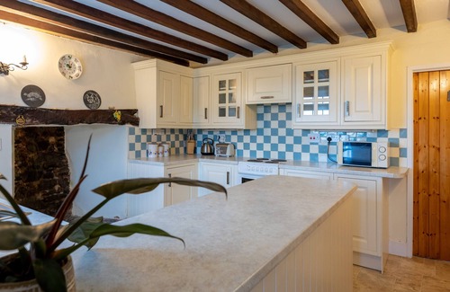 Cwm Dyserth Cottage | Cosy Welsh Cottage - Views & Log burner