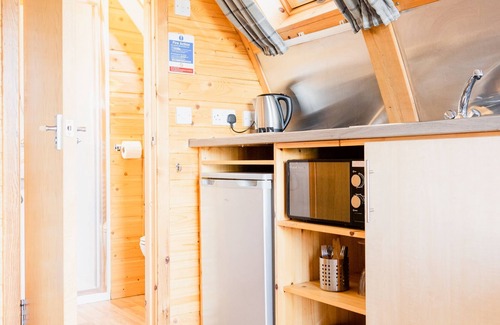 Wing Cabin | Cosy Woodland Cabin with Hot Tub