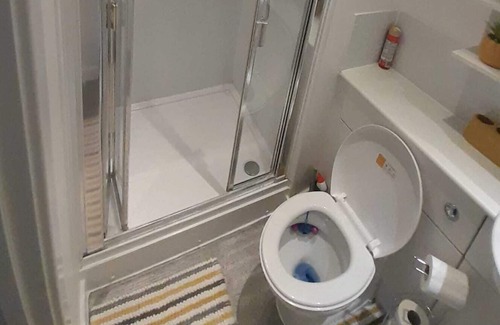 Broad Green Apartment | Cosy x2 bedroom x2 bath balcony apartment