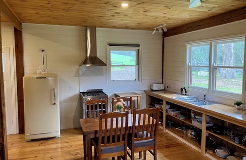 Whanregarwen Cottage | Cosy yet spacious farm stay with views of the surrounding rolling hills