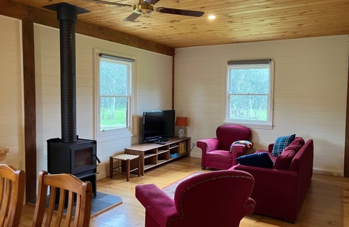 Whanregarwen Cottage | Cosy yet spacious farm stay with views of the surrounding rolling hills