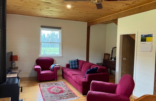 Whanregarwen Cottage | Cosy yet spacious farm stay with views of the surrounding rolling hills
