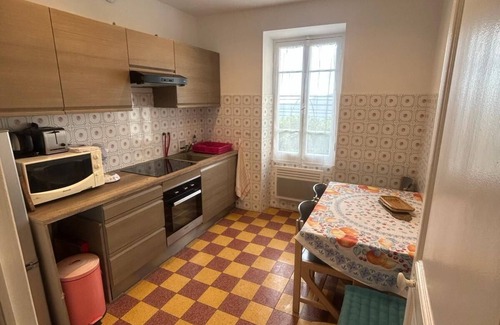 Berre-des-Alpes House | COTE D'AZUR, detached house with large garden in typical village