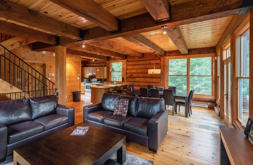 Lac Superieur Village Ski Chalet | Cote Nord Tremblant Chalet MarianCITQ 242012