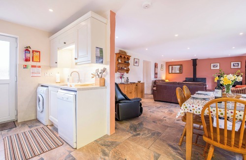 Newcastle Emlyn Cottage | COTHI COTTAGE, pet friendly, luxury holiday cottage in Cenarth