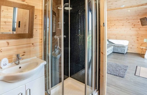 Pentrefelin Cabin | Cothi lodge luxury clamping on the heart of Wales