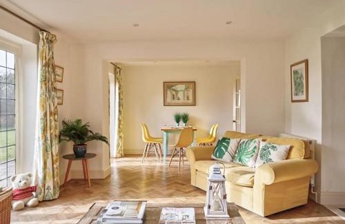 Rowde Villa | Cotswold Country house Villa Retreat With Pool