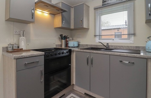 Evesham Cottage | COTSWOLD CWTCH, family friendly, with a garden in Evesham