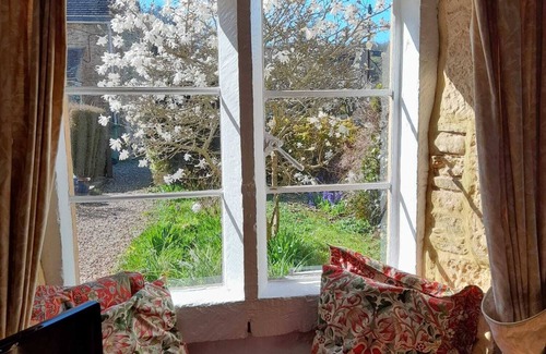 Bourton Cottage | COTSWOLD HISTORIC COTTAGE, WITH LARGE GARDEN