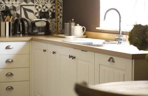 Broadway Cottage | Cotswold stone cottage in the centre of Broadway village with parking