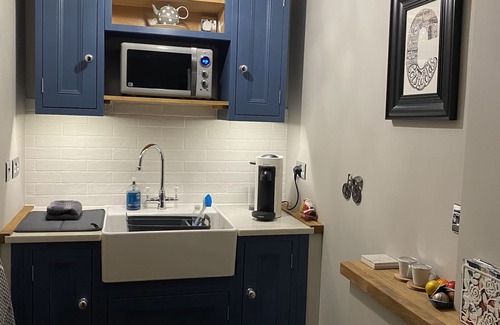 Witney Apartment | Cotswolds Bibury Oxford Blenheim Jeremy Clarkson Caswell