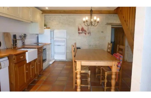 Chenac-Saint-Seurin-d'Uzet Cottage | Cottage/Gîte 4 pers. with heated swimming pool near beaches