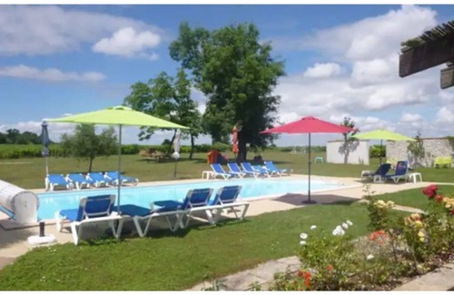 Chenac-Saint-Seurin-d'Uzet Cottage | Cottage/Gîte 4 pers. with heated swimming pool near beaches
