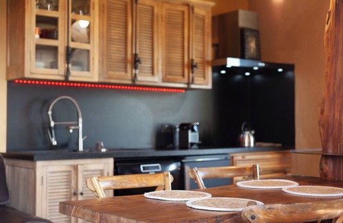 Chateauneuf-les-Martigues House | Cottage 'A Pincu, Rural Et Atypique' with Lake View and Wi-Fi