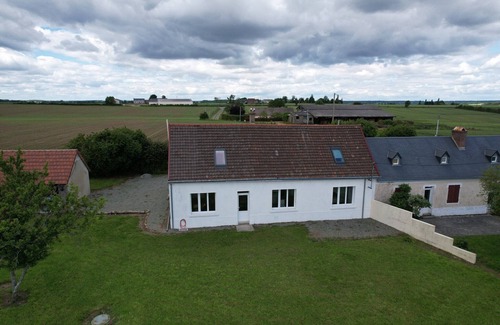 Saint-Vincent-du-Lorouer Cottage | Cottage in Saint-Vincent near Le Mans