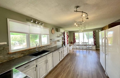 Campbellford House | Cottage #1 - Catch More Resort (Executive House)
