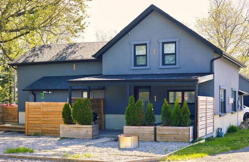 Wainfleet Cottage | Cottage 1: Charming Cottage Steps from the Lake