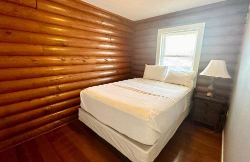Nancy House | Cottage 10 Lees Ford Marina