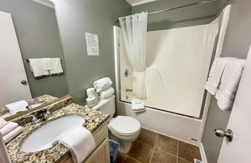 Nancy House | Cottage 11 Lees Ford Marina