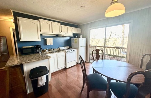 Nancy Cabin | Cottage 12- Lee’s Ford Marina