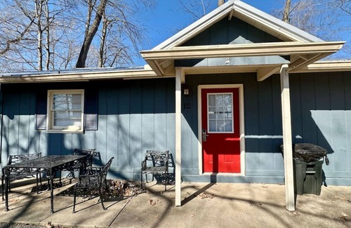 Nancy Cabin | Cottage 12- Lee’s Ford Marina