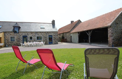 Hillion Cottage | Cottage 12 or 14 seats group (2 ch RMCs in stone farmhouse with garden)