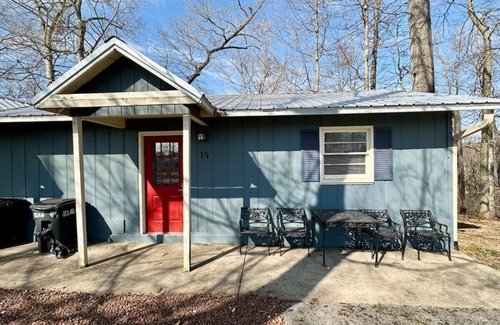 Nancy Cabin | Cottage 14- Lee’s Ford Marina