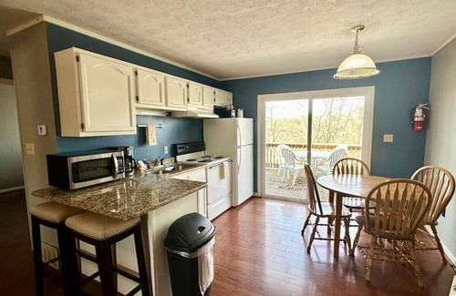 Nancy Cabin | Cottage 15- Lee’s Ford Marina