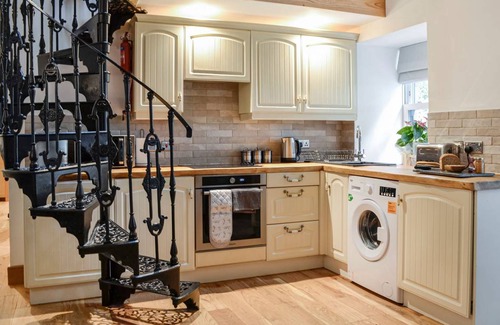 Kirriemuir Cottage | Cottage ∙ 2 bedrooms ∙ 4 guests