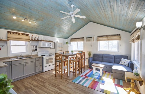 Wainfleet House | Cottage #2 · Lake Haven Beach Resort