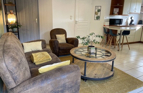 Vouille House | "Cottage 2 to 4 people Swimming pool at 28 degrees all year round"