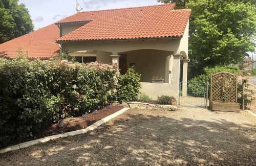 Vouille House | "Cottage 2 to 4 people Swimming pool at 28 degrees all year round"