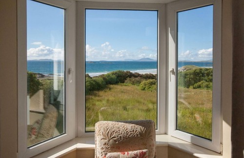 Glassillaun Cottage | Cottage 202 - Renvyle - sleeps 8 guests in 3 bedrooms